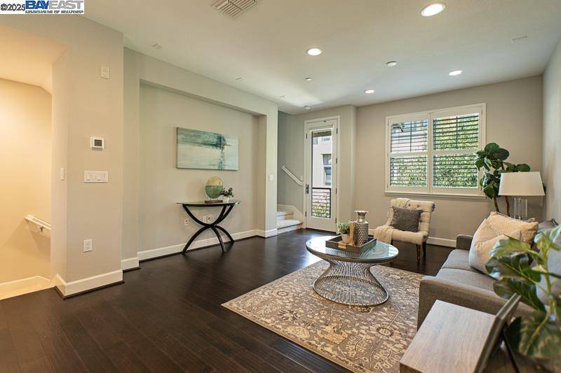389 Basswood Cmn 9, Livermore, CA 94551