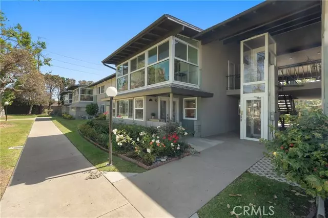 1881 St. Johns 37B, Seal Beach, CA 90740