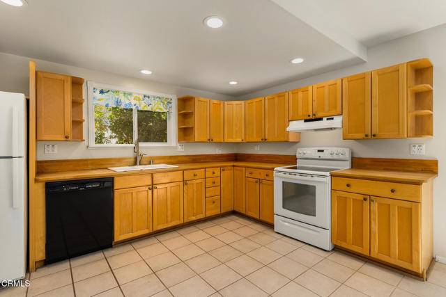 Ojai, CA 93023,1104 Mariano DR