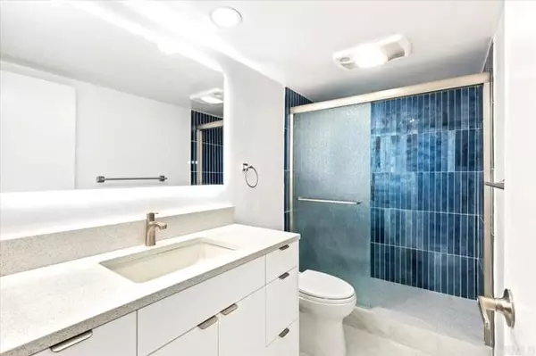 La Jolla, CA 92037,1250 Cave ST 3