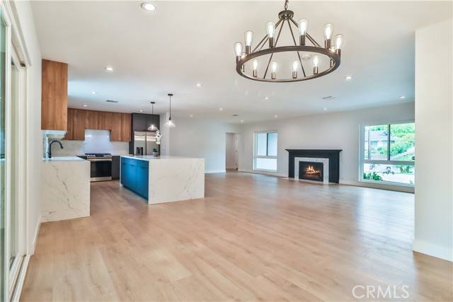 Thousand Oaks, CA 91360,8 W Janss RD