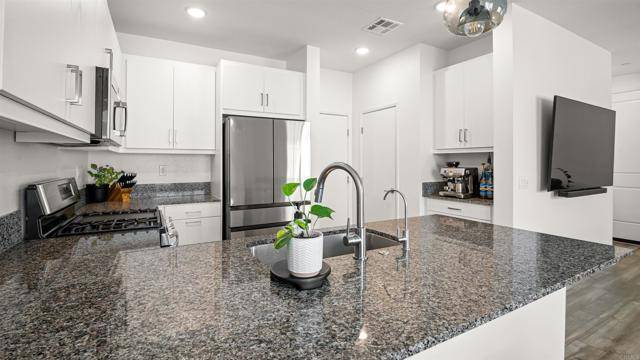 Fallbrook, CA 92028,220 Perennial Pl