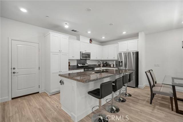 Eastvale, CA 92880,7118 Vernazza