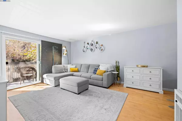 150 Pearl St 106, Oakland, CA 94611