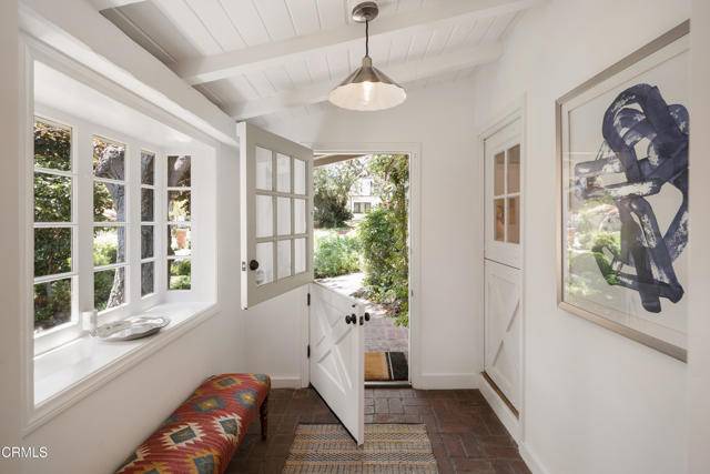La Canada Flintridge, CA 91011,4904 Hampton RD