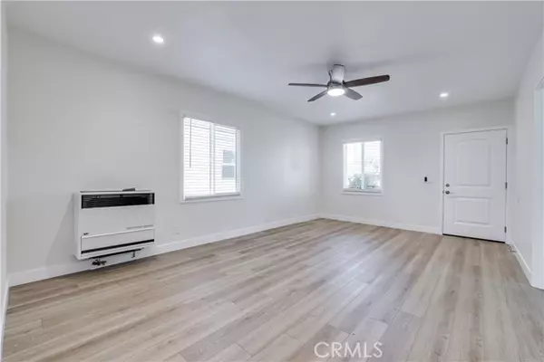 Huntington Beach, CA 92648,722 Main ST