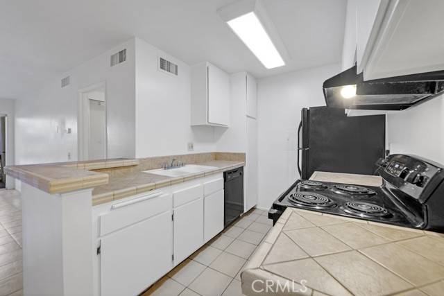 Valencia, CA 91355,23515 Lyons AVE 140