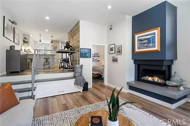 5109 Marina Pacifica DR, Long Beach, CA 90803