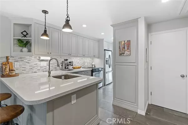 Long Beach, CA 90803,5109 Marina Pacifica DR