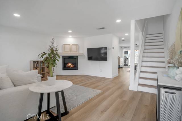 Van Nuys, CA 91406,16723 Vanowen ST