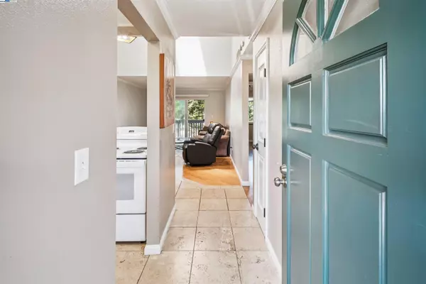 Pleasanton, CA 94566,3839 Vineyard Ave F