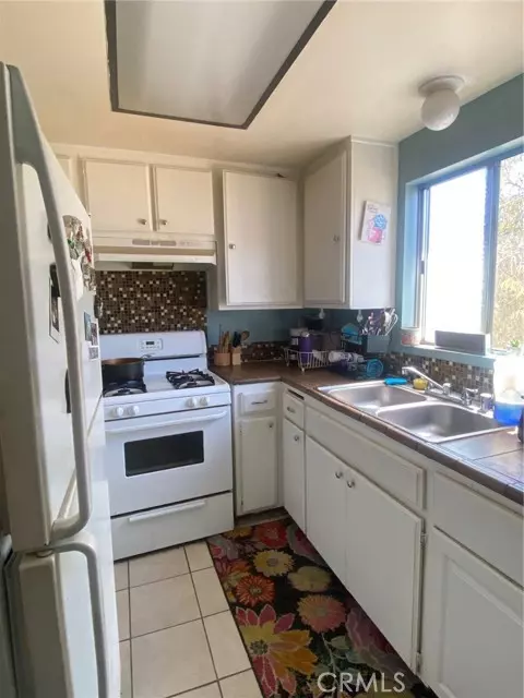 Fontana, CA 92335,8998 Mango AVE H