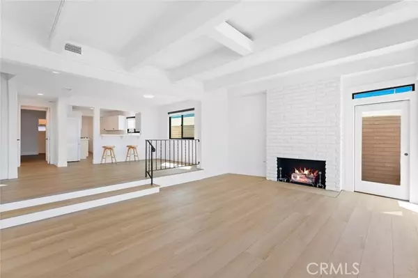 Newport Beach, CA 92662,404 S Bay Front