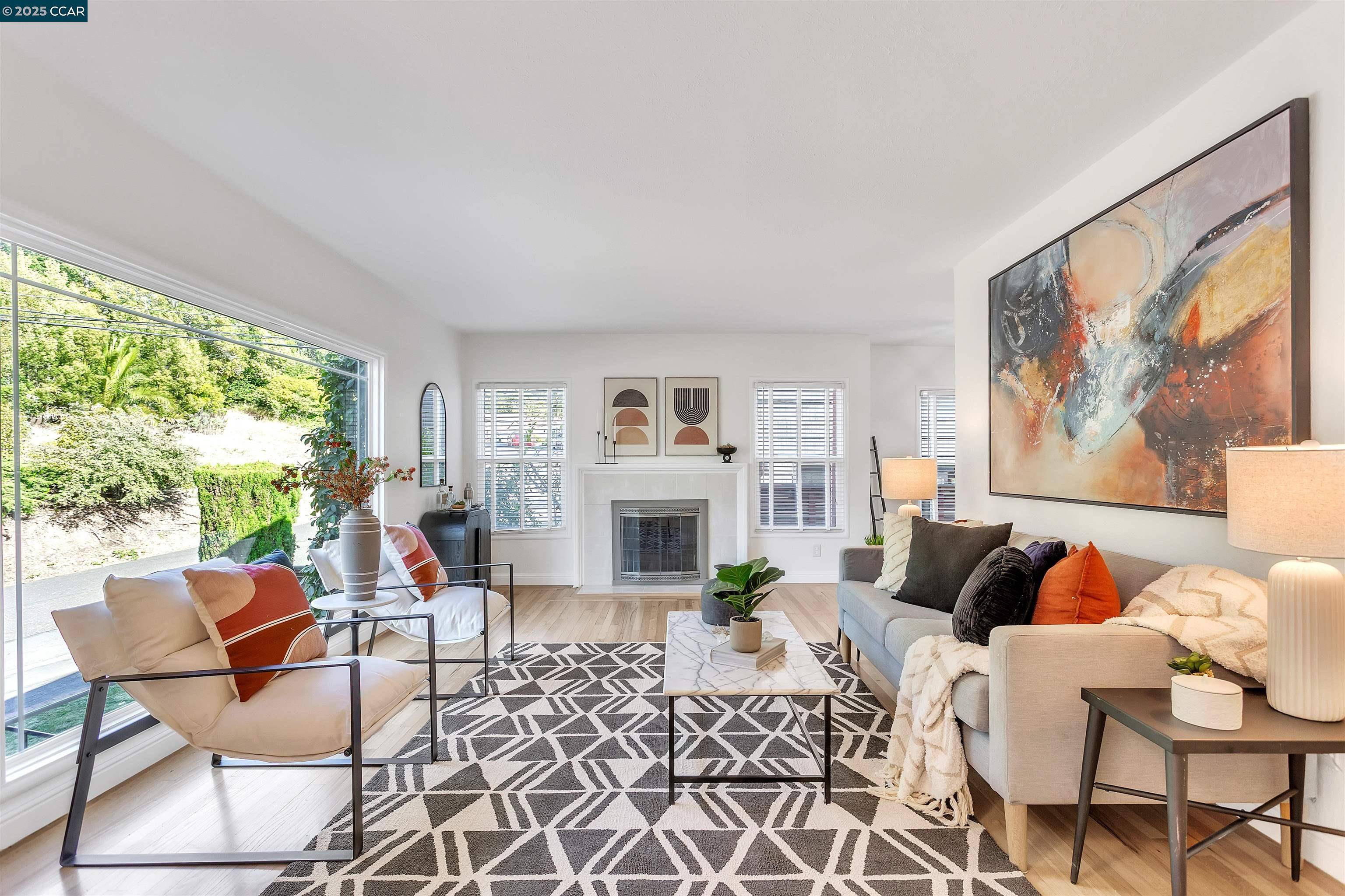 4615 Harbord Dr, Oakland, CA 94618
