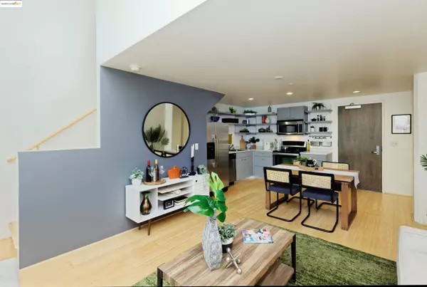 Oakland, CA 94607,Pine Street 322