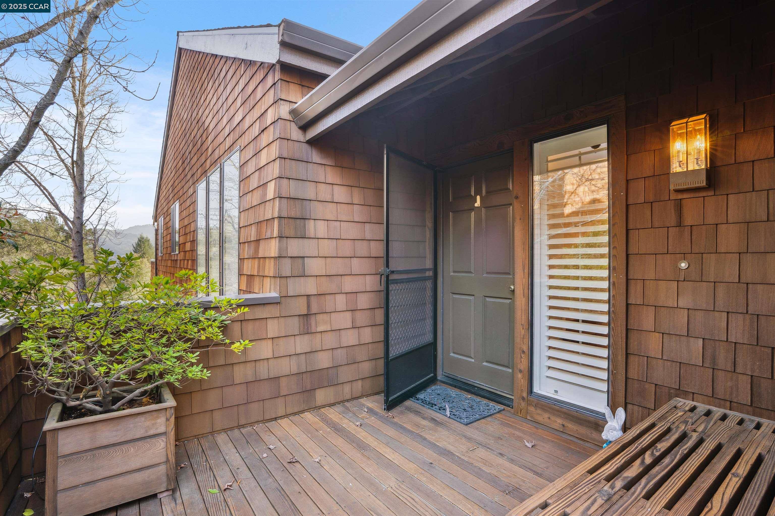 Orinda, CA 94563,304 Village View CT