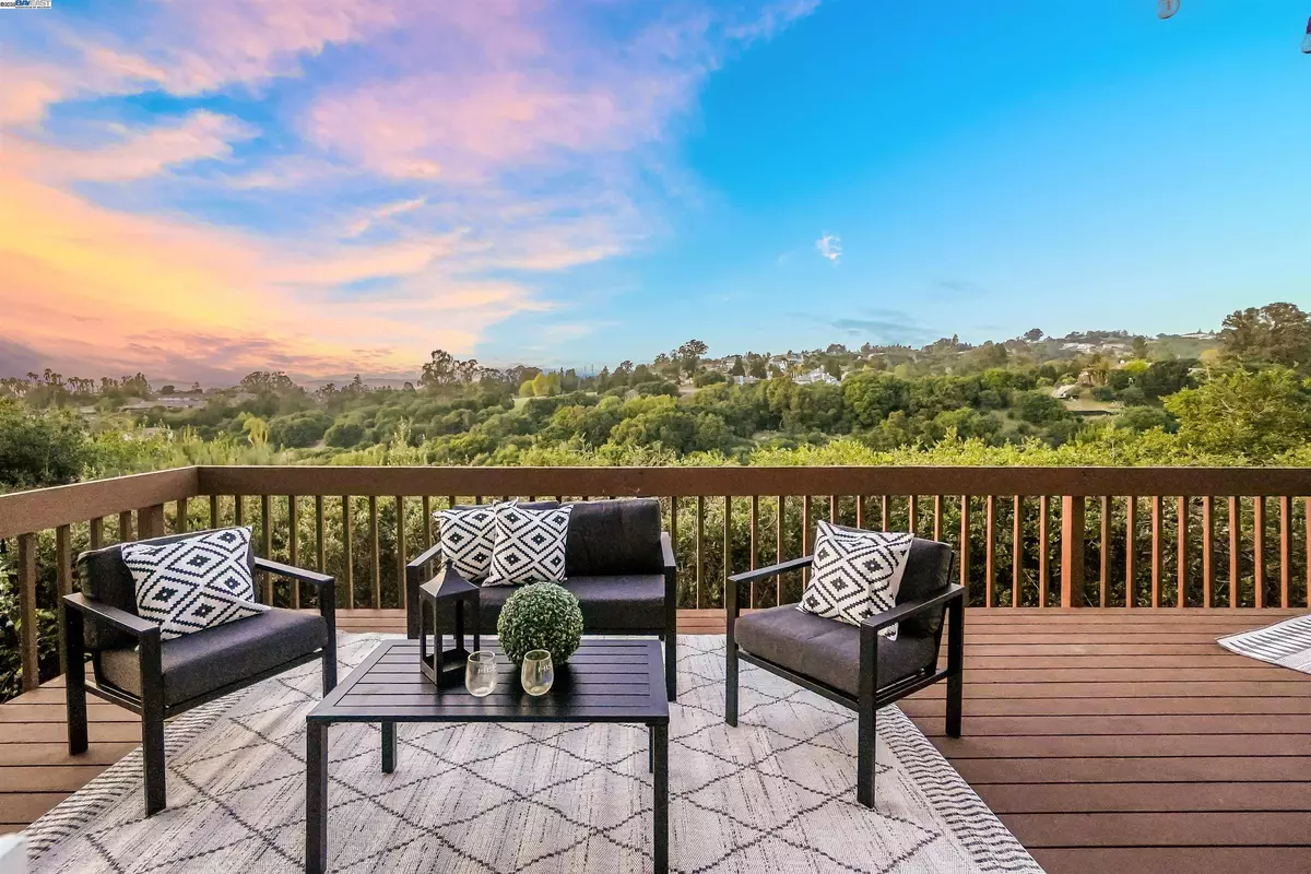 Hayward, CA 94542,3218 Oakes Dr