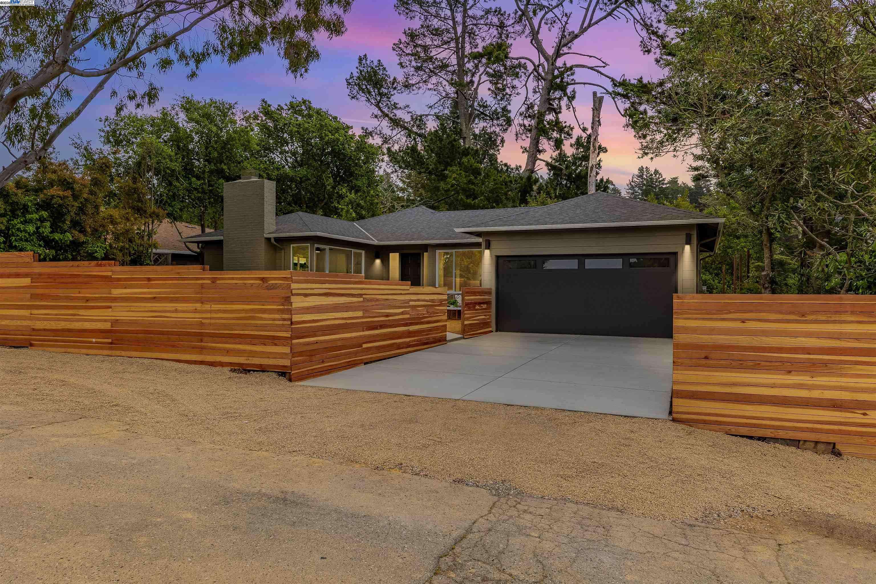 6470 Ascot Dr, Oakland, CA 94611
