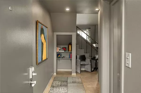 West Hollywood, CA 90069,837 N West Knoll DR 307