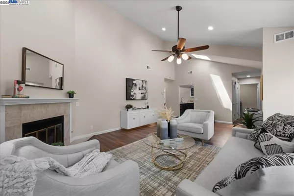 Pleasanton, CA 94566,318 Lone Oak Dr