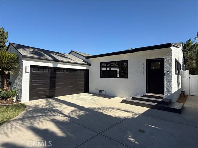 Lake Balboa, CA 91406,17532 Hamlin ST