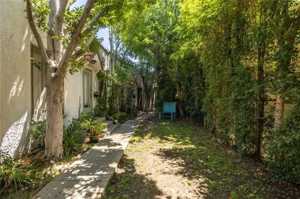 Los Angeles, CA 90027,1928 Rosalia RD