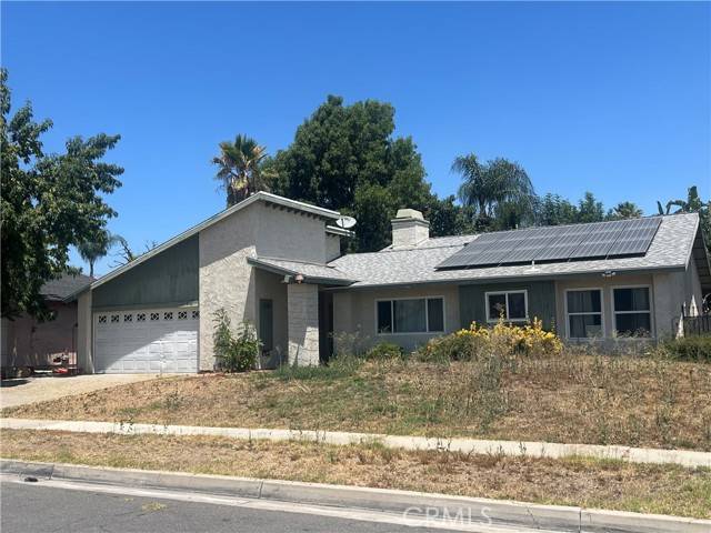 946 W woodcrest, Bloomington, CA 92316