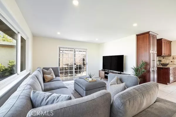 2206 Stinson ST, Simi Valley, CA 93065