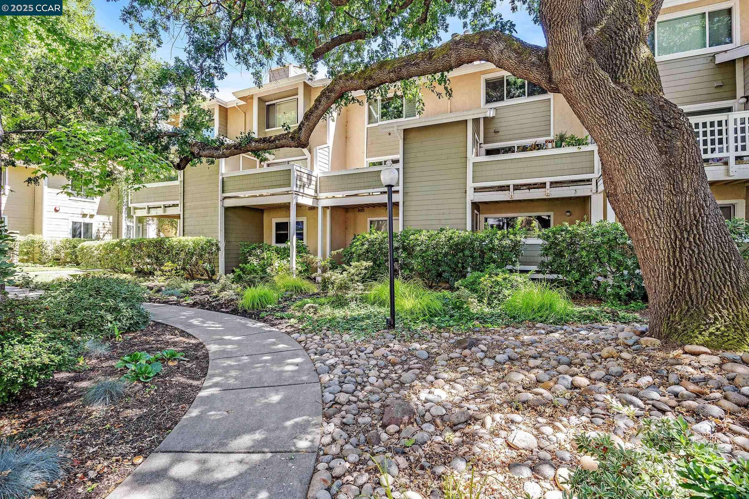 2617 Oak Rd C, Walnut Creek, CA 94597