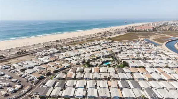 Huntington Beach, CA 92646,21851 Newland St. 8