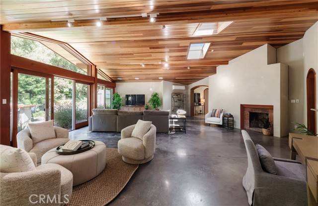2 Chuckwagon RD, Rolling Hills, CA 90274