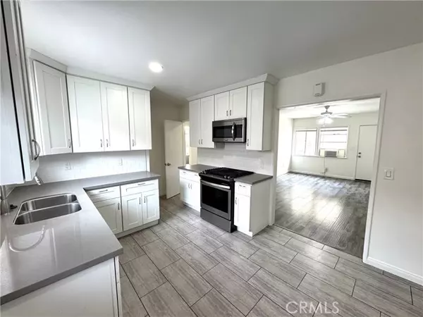 Hawthorne, CA 90250,12503 Grevillea AVE B