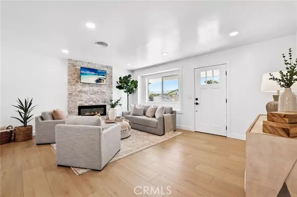 Huntington Beach, CA 92647,15801 Carrie LN