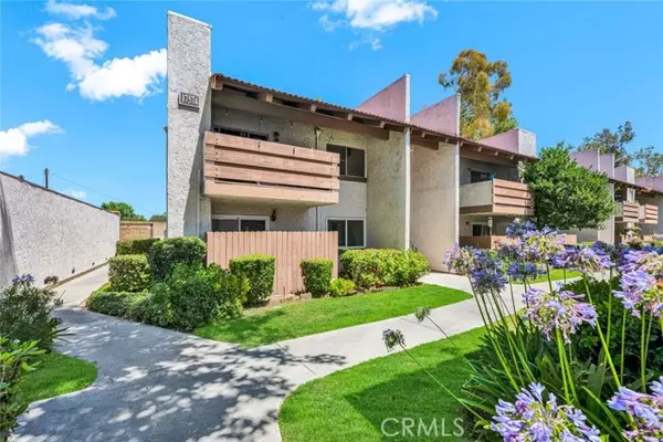 Tustin, CA 92780,17574 Vandenberg LN 1