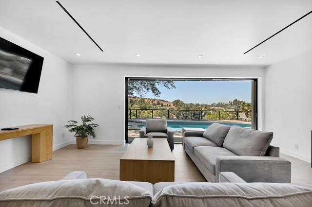 Encino, CA 91436,17072 Oak View DR