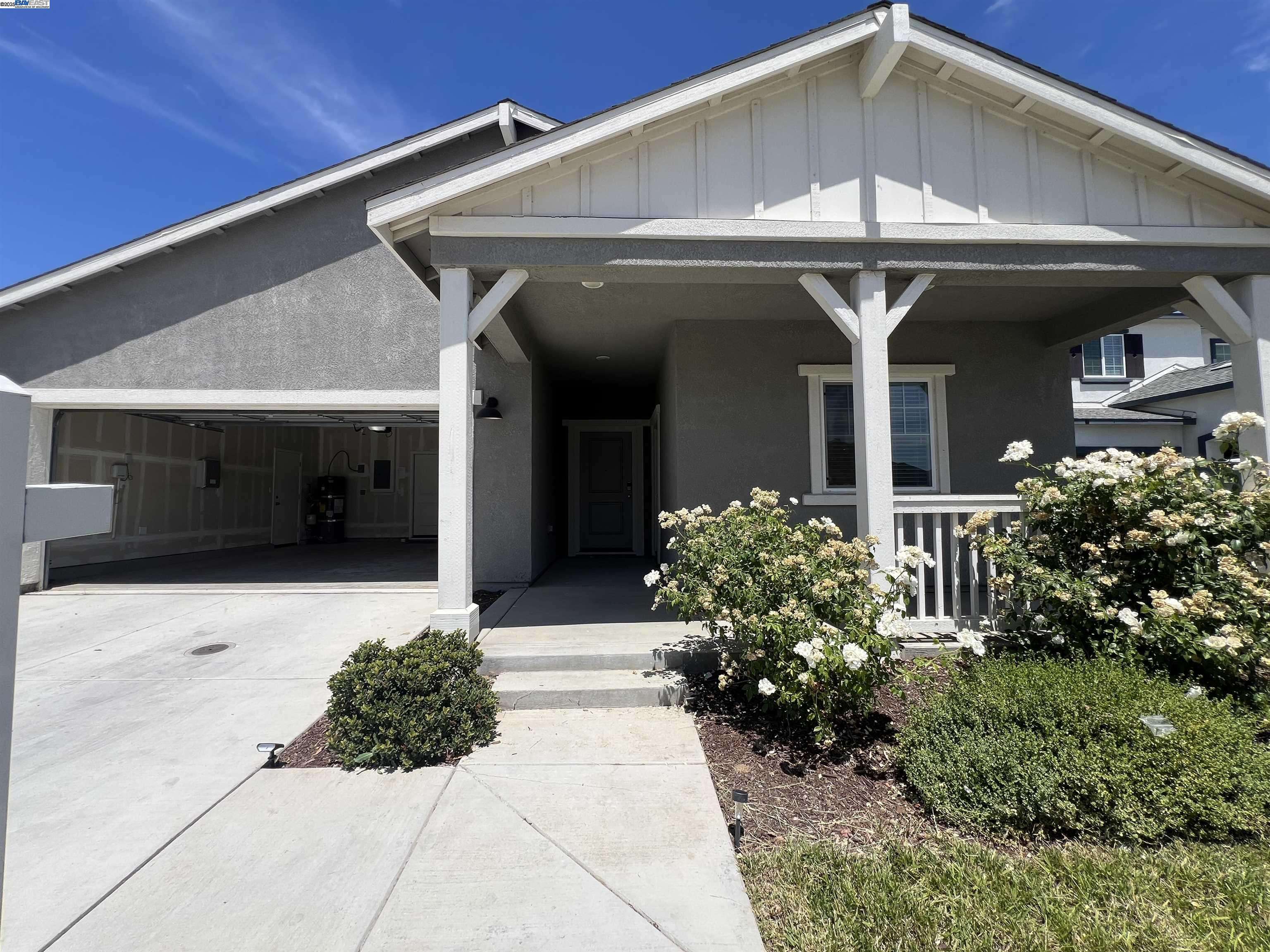 935 Grimsby LN, Patterson, CA 95363