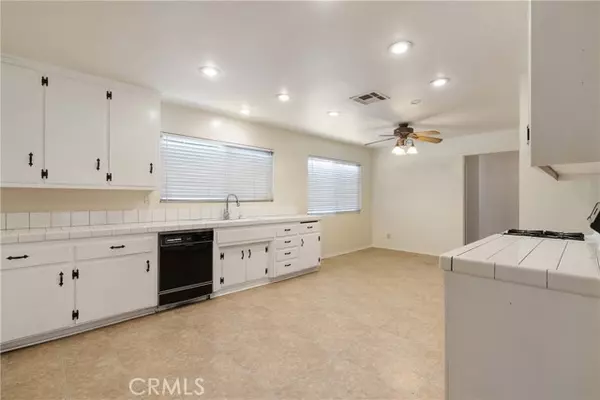 Hesperia, CA 92345,10004 Oakwood AVE