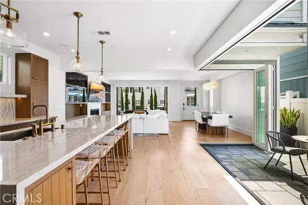 211 Topaz AVE, Newport Beach, CA 92662