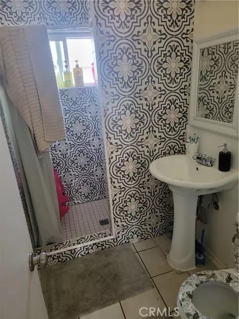 Anaheim, CA 92805,401 W Guinida LN