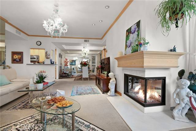Los Angeles, CA 90067,2102 Century Park LN 313
