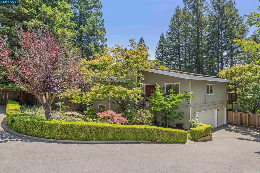 901 Carol Ln, Lafayette, CA 94549