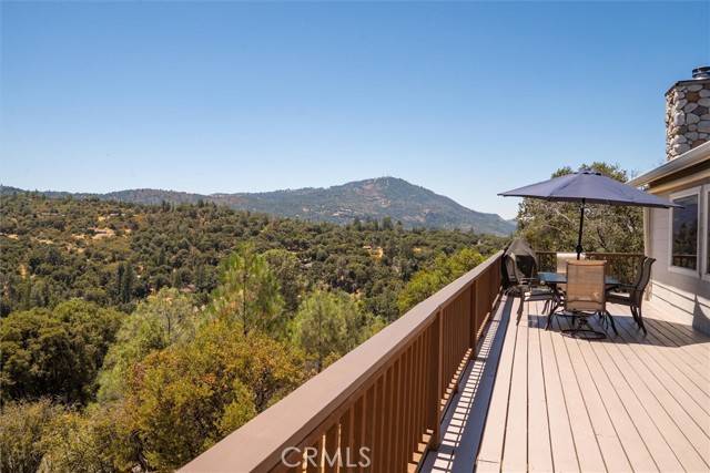 39397 Moonray LN, Oakhurst, CA 93644