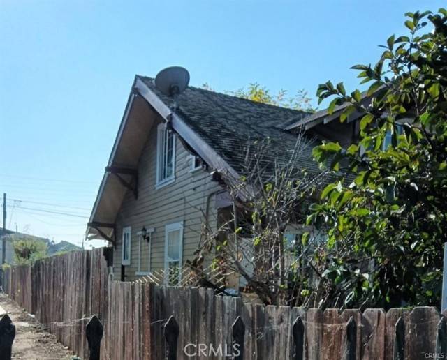 Los Angeles, CA 90037,860 W 43rd PL