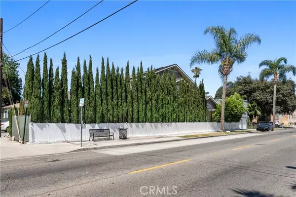 Santa Ana, CA 92701,930 S Birch ST