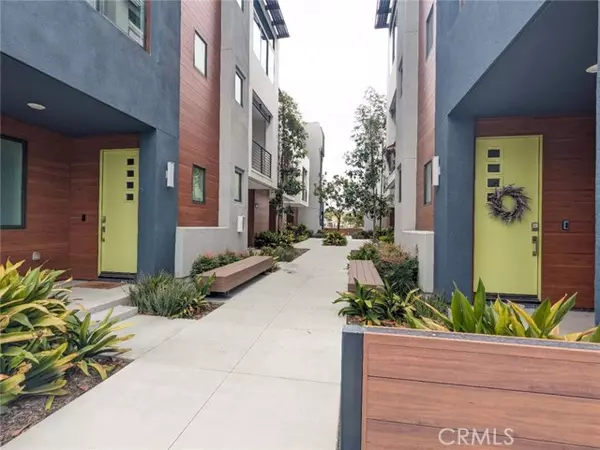 Tustin, CA 92782,400 Transport
