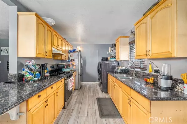 Rialto, CA 92376,645 E King ST