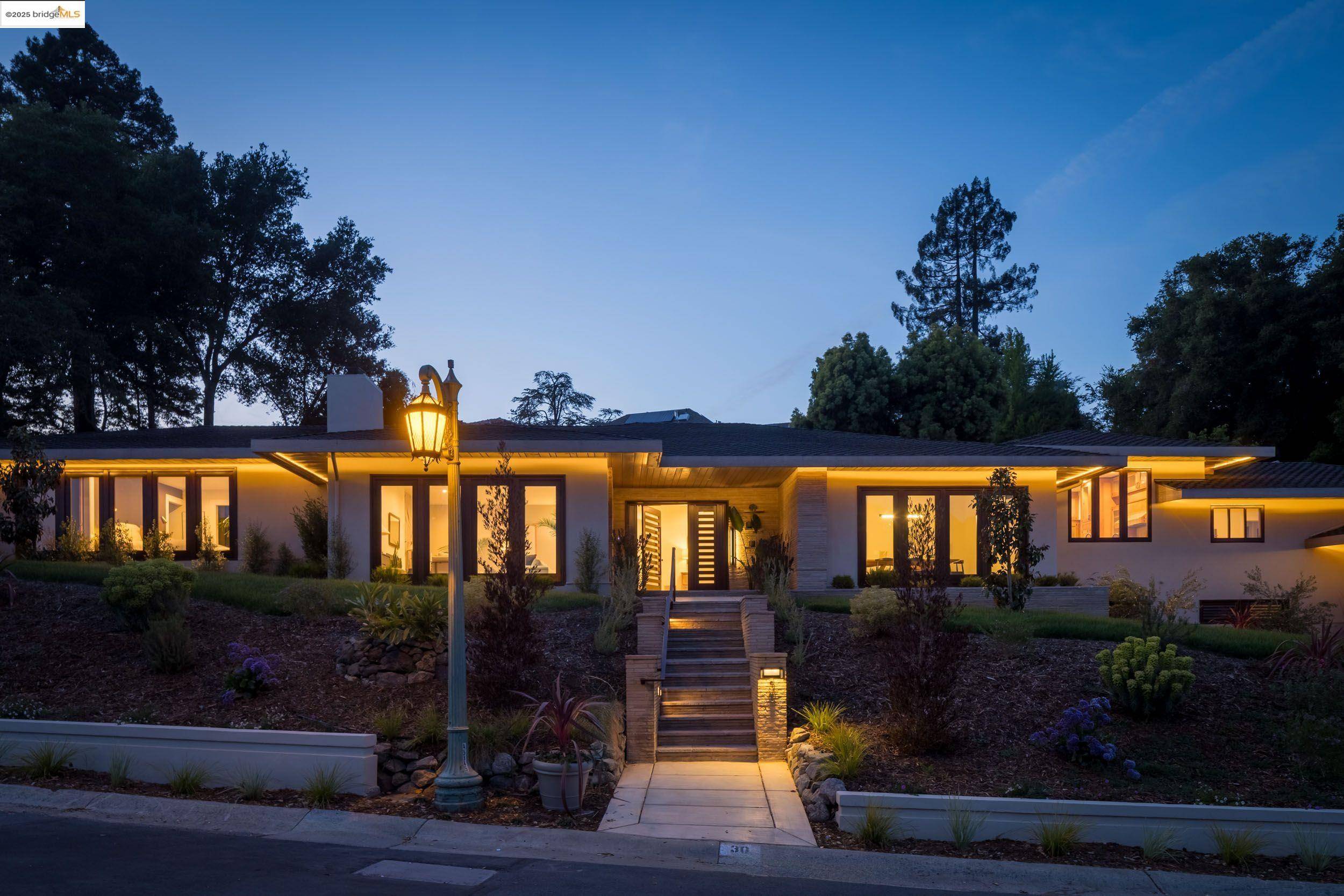Oakland, CA 94618,30 Lincolnshire Dr