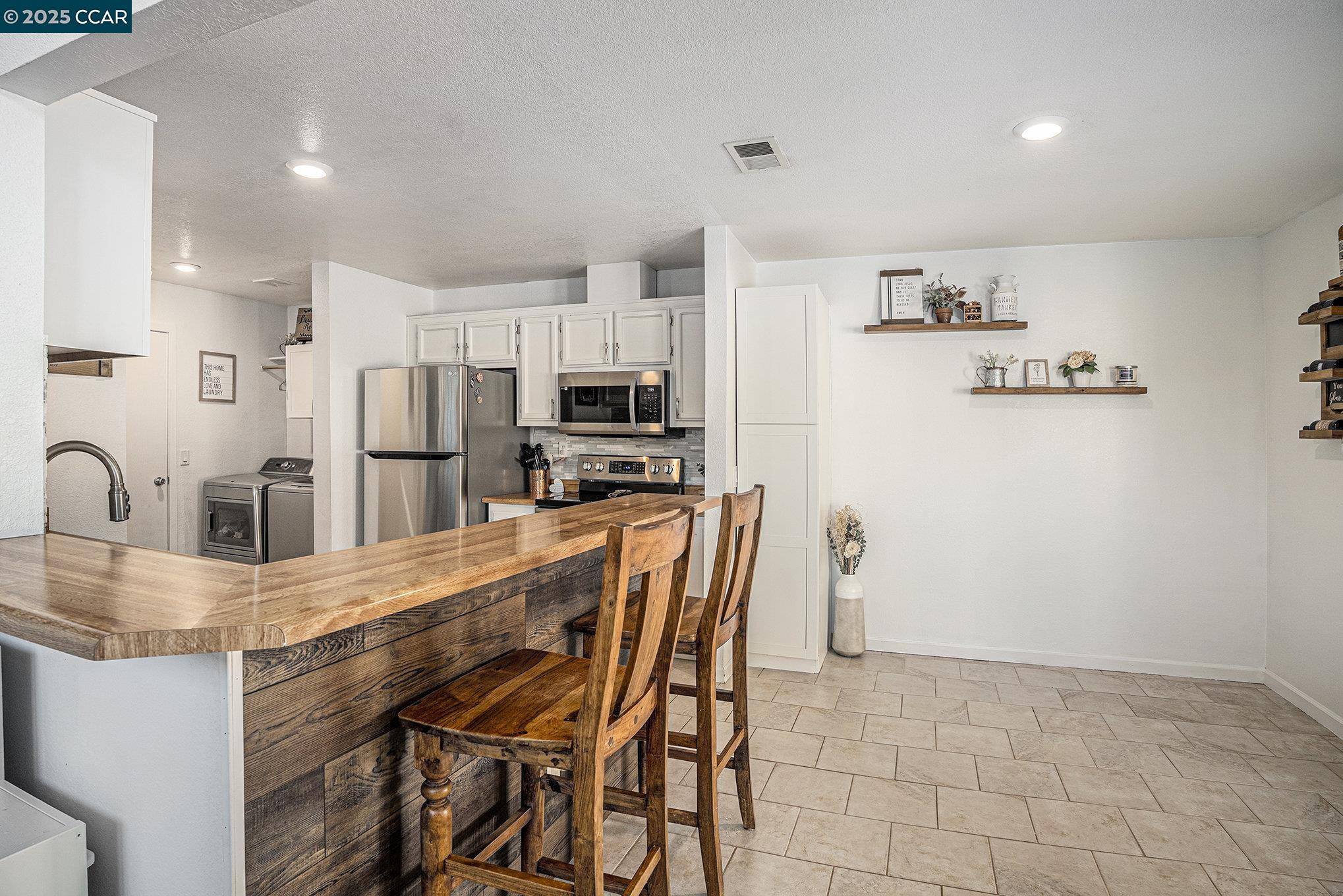 Oakley, CA 94561,354 Hazelnut LN