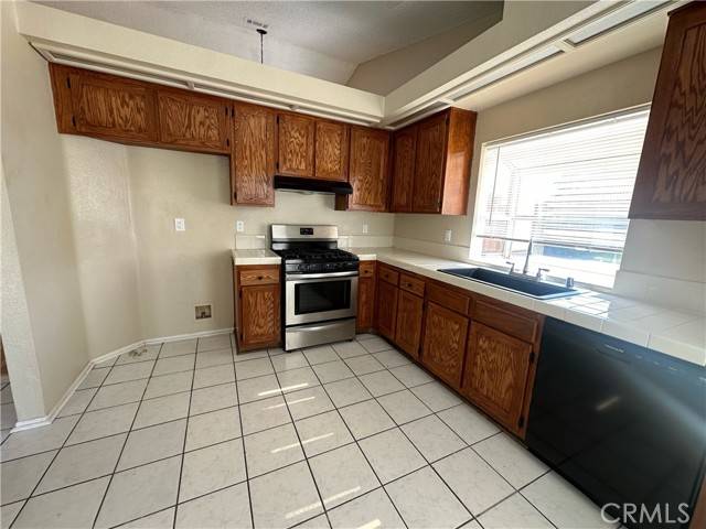 San Bernardino, CA 92408,122 plymoth