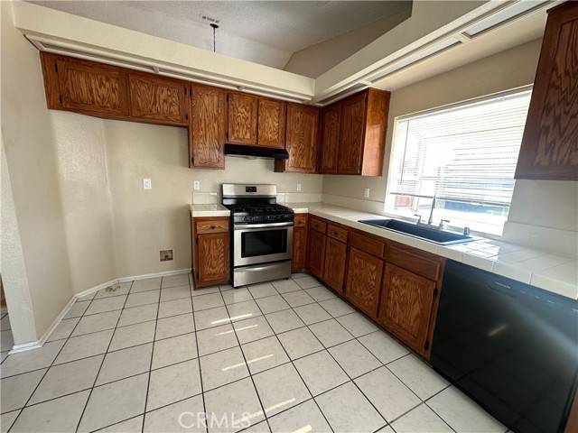 San Bernardino, CA 92408,122 plymoth